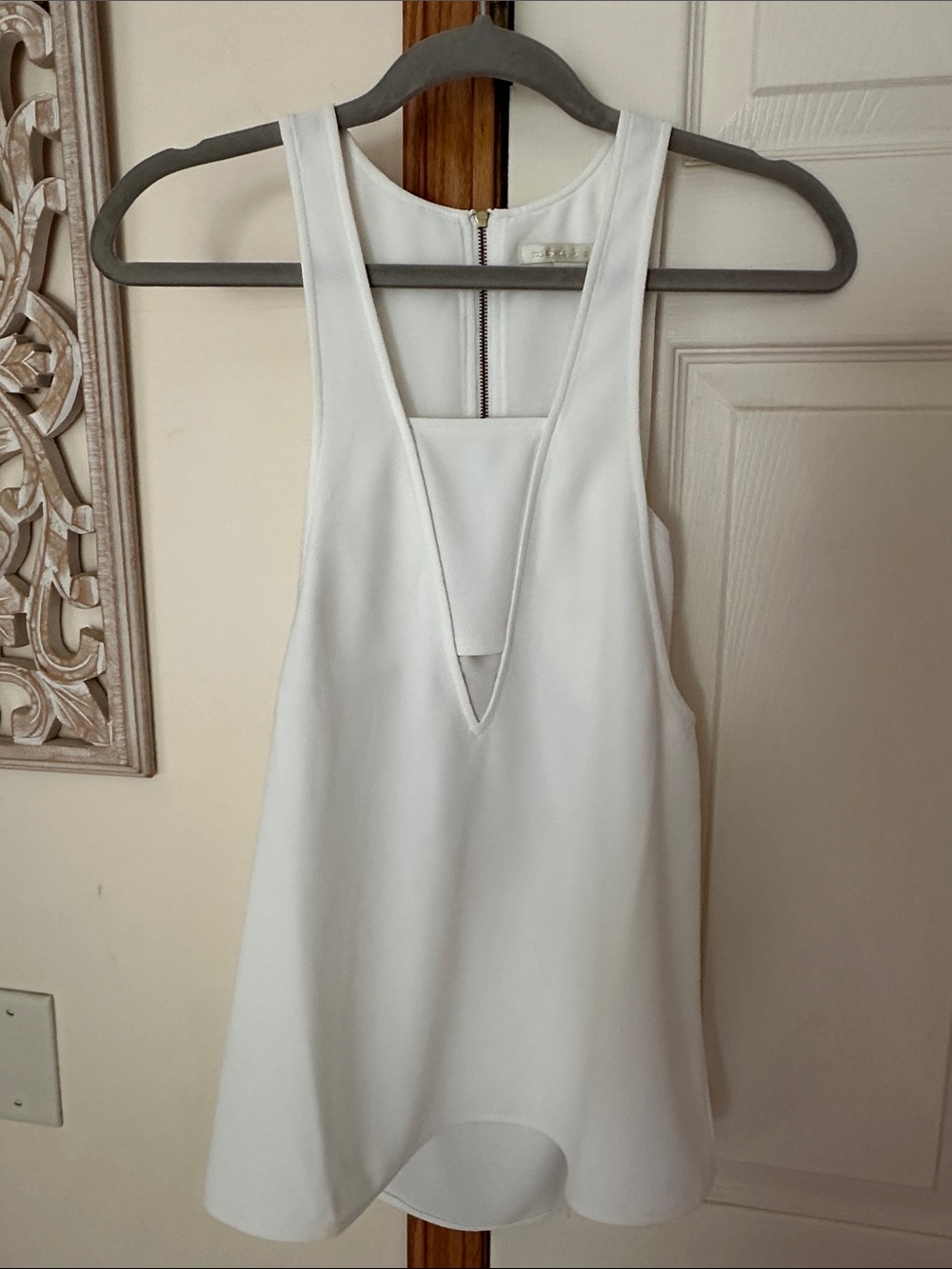 Cooper & Ella White Sleeveless V-Neck Shift Open Back  with Exposed Gold Zipper